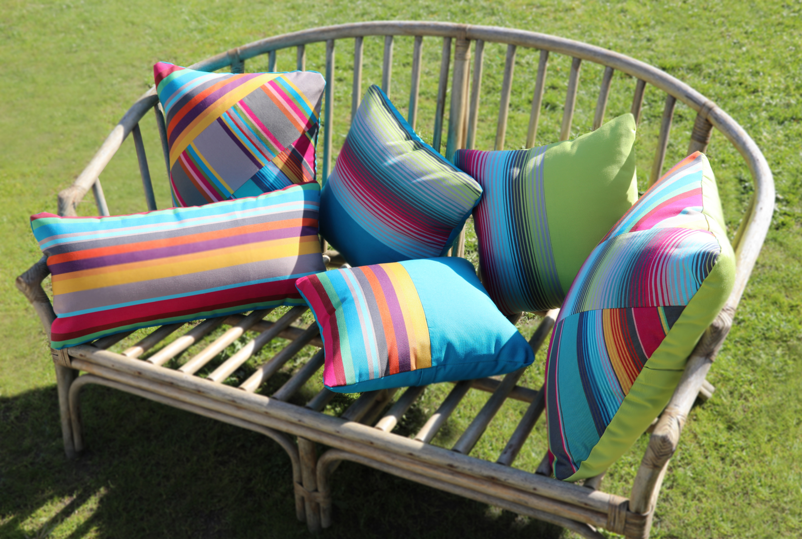 Coussins pour fauteuil de jardin : colorez votre extérieur !