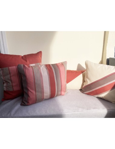 Coussin extérieur écru et rouge 40x40