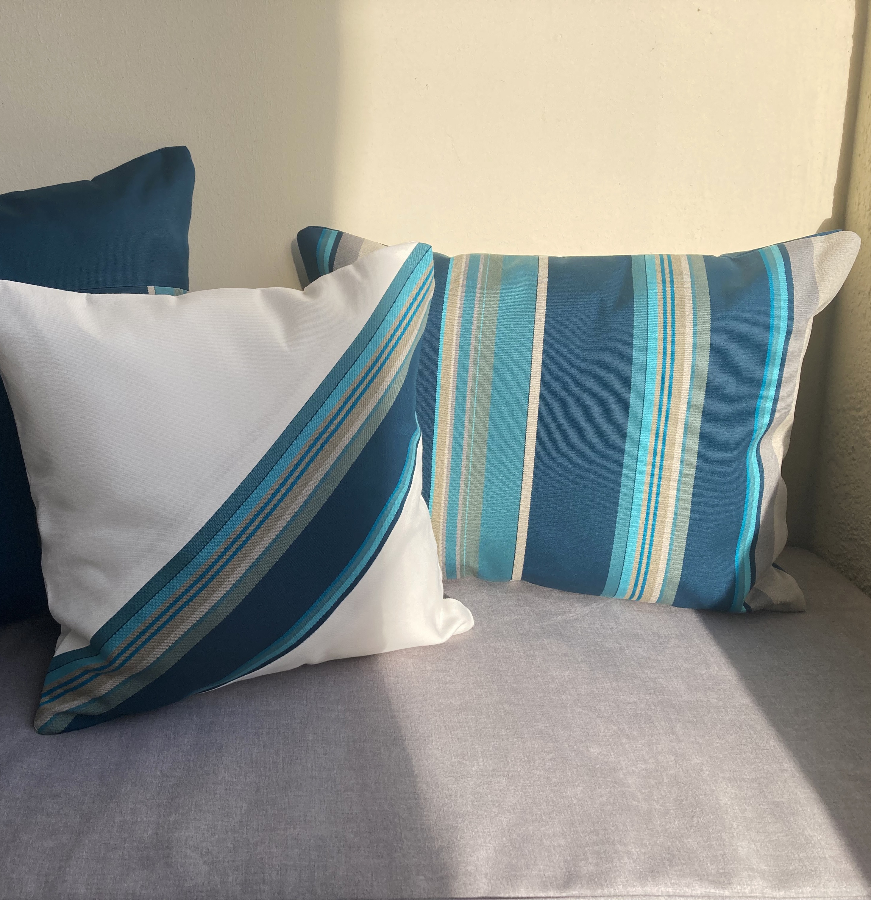 Coussin extérieur rayures bleu canard 50x40